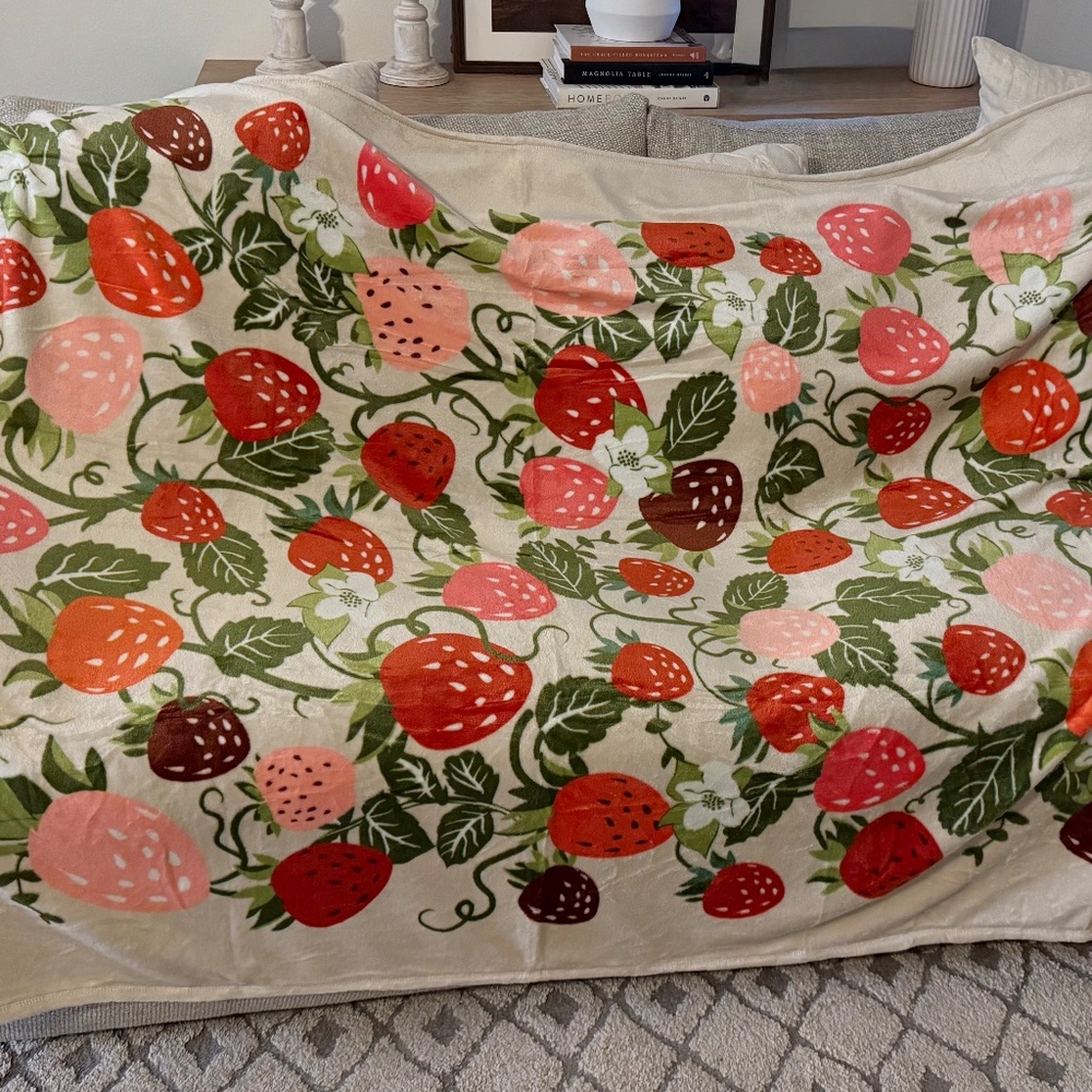 Vera Bradley Strawberry Vine Plush Throw Blanket - Picture 3 of 3